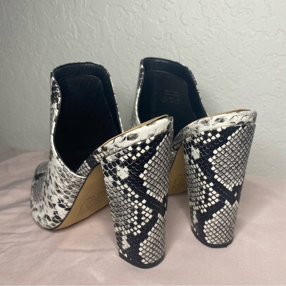 𝅺ALDO Snakeskin Heels - Picture 3 of 8